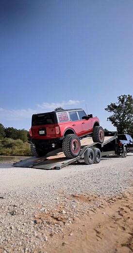Hauling a wide Bronco? That’s no problem for the T6X Power Tilt by MAXX-D Trailers. It’s a full 102” wide with heavy duty 7 gauge fenders as a standard feature! For more information, give us a call at (573) 378-2300. | Truck Country LLC | Facebook