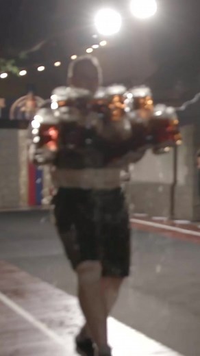 Most beer steins carried over 40 metres - 26 by Michael Sturm 🍺 #guinnessworldrecords #beer #oktoberfest