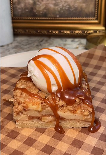 Delicious Apple Pie Bars with Salted Caramel Recipe