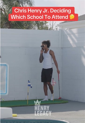 Chris Henry Jr. fielding calls before making his decision to attend The Ohio State University 🫡 #Committed2026 #chrishenryjr #osubuckeyes #osufootball #ohiostate