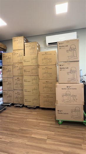 🔥 CHEGOU REPOSIÇÃO! 🔥 🖨️ Impressoras 3D BambuLab Linha A1 disponíveis novamente! ✅ Pronta entrega em São Paulo 🚀 Entrega no mesmo dia (capital) 🧾 Nota Fiscal Garantia 🏆 Máquina top pra quem quer imprimir sem dor de cabeça 📲 Chama no WhatsApp agora: (11) 98857-5446 ⚠️ Estoque voa rápido. Quem chega primeiro, imprime primeiro.