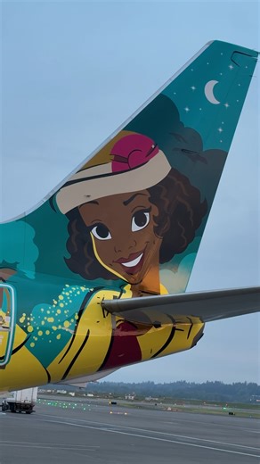 Come with us on Alaska Airlines’ first flight on board the “Tiana’s Bayou Adventure Flyer,” the new Princess Tiana-themed plane, departing for The Happiest Place on Earth ✈️💺 #Disneyland | Disney Parks