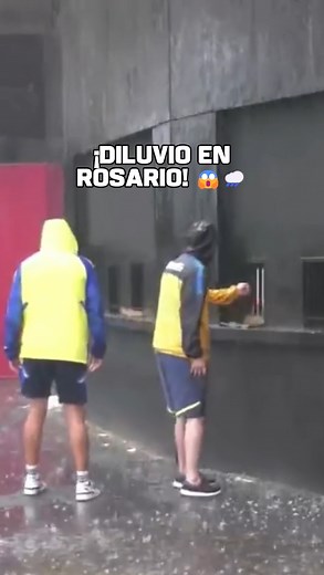 SportsCenter ESPN on Instagram: "¡La pasión puede más! Los hinchas de Boca buscan sus entradas para la Copa Argentina bajo una tormenta en Rosario. 📺 #ESPNF12"