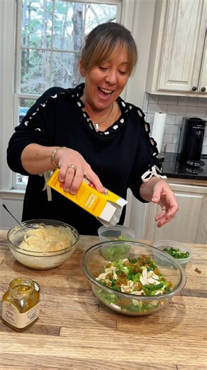 Elizabeth Gourlay Heiskell on Instagram: "Y’all went absolutely insane over my last chicken salad, but this CURRY version? It’s a total game-changer. Bethenny Frankel lives for a good chicken salad, and I just know she’d lose her mind over this one. Creamy and packed with unreal flavor people. The recipe is at the end of the video—go make this NOW! P.S. Let it chill in the fridge for a bit—trust me, the flavors get even better the longer they sit and mingle. @hellmannsmayonnaise @bethennyfrankel