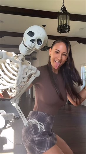 Sarah Caldeira | He was Dyyyying to be in this one | Instagram