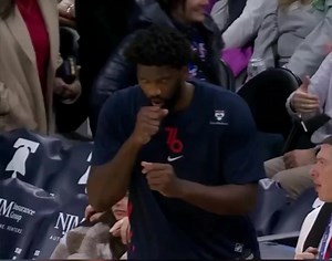 Embiid il était pas prêt pour la taille de Wemby 😭😭😭 | TrashTalk