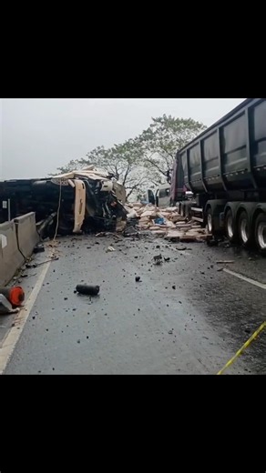Serious accident completely blocks BR-277 Highway in Morretes