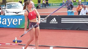 Polsstokspringster Fanny Smets mag als 18e Belgische atleet naar het WK | sporza