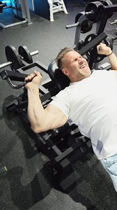 Pure shoulder isolation—this machine never misses. | Jay Cutler