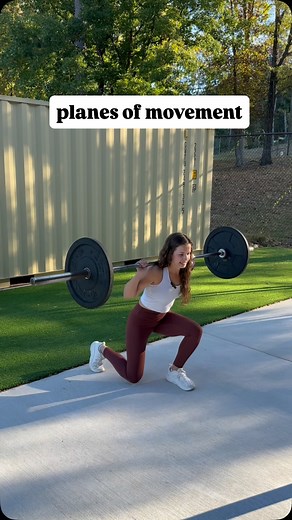 Let’s talk planes of movement!☝🏼🤓 • Sagittal = forward/backward • Frontal = side to side • Transverse = rotation • Multi-plane = some combo of the above To move well, optimize performance, and reduce risk of injury, you NEED to train in all planes of movement‼️ Life doesn’t stay in the sagittal plane. Neither should your workouts. Not sure where to start, or have pain with any of these planes of motion? Talk to a physical therapist that has YOUR goals in mind! (🙋‍♀️) #physicaltherapy #physiot