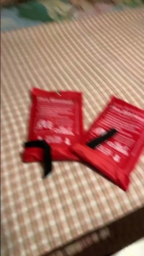 How to extinguish a lithium-Ion or LifePo4 Phosphate battery fire in a emergency? Use a FIRE-BLANKET