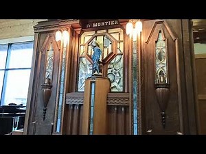 Orgue Mortier (orchestrion) 84 touches exposé à la Ferme des Orgues