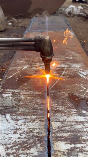 How to cut 1 inch iron plate by gas’s cutter#cuttingskills #shortsvideo #tips