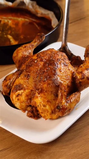 Edonë Rudari on Instagram: "Pulë në furrë 1 pulë 200gr gjalpë 1 lugë gjelle piper i zi 3 lugë gjelle melmesë 1 lugë gjelle piper i kuq 1 lugë gjelle hudhër pluhur 1 lugë e mesme rozmarinë 1kg patate#mydibel Ju bëftë mirë nëse e përgatitni! #ushqime #receta #turkishfood #pule #recipe #albanianfood"