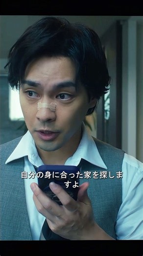 ギャングは高給の顧問職を提示したが、九条は冷静に拒否した。しかし、ギャングのボスは、敬酒を飲まずに罰酒を飲むと非難した。 #ショート動画 #ドラマ #ドラマ #映画