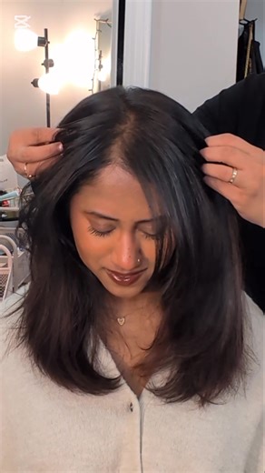 Meet the clip-ins made for finer, thinning hair ✨ Our Invisible Clip-In Extensions feature a unique weft design where the hair appears to grow directly from the band, creating an ultra-seamless finish. This allows the weft to be clipped closer to the scalp, making it perfect for adding natural-looking volume to thin or fine hair—without bulky tracks showing through. The result? Fuller hair that blends effortlessly and looks like it’s growing right from your roots. Beautifully blended by @hairwit