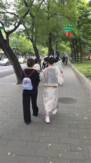 중국 길거리 전통 의상입은 여성 🇨🇳[중국여행] China 구독과 좋아요 부탁드립니다. 감사합니다.(이찬원 - 시절인연)