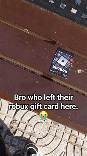 whos robux gift card is ts?😔