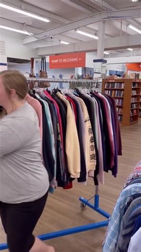 DON’T MISS OUT! Join us this Labor Day weekend for the ultimate Unclaimed Auction event Friday, Saturday, and Monday to bid on your very own Unclaimed suitcase! 🧳🤗 | Unclaimed Baggage