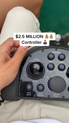 Best controller ever?🕹️ @dadocesaro #privatesubmarine #submarine #monaco #dubai