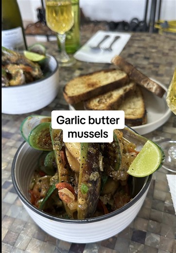 Garlic Butter Mussels: Easy Sunday Comfort Meal