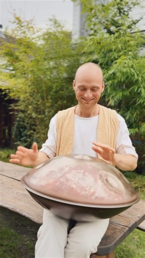 Breakbeats / playing beats in the break. Having a heavy recording week and playing outside just refuels my batteries. Sending love to everyone 💛 Handpan made by @ayasa_instruments 💛 #handpan #beats | Malte Marten