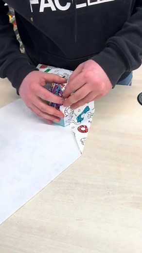 On va meme dans le detail, pour que l’emballage soit parfait 7355118316068883745cc #fypシ #pourtoi #fyp #joueclubterville #gifti #foryou #viral #prt #asmr #emballagecadeaux | Mason Brown | Facebook