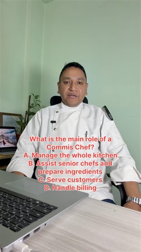What is the main role of a Commis Chef?