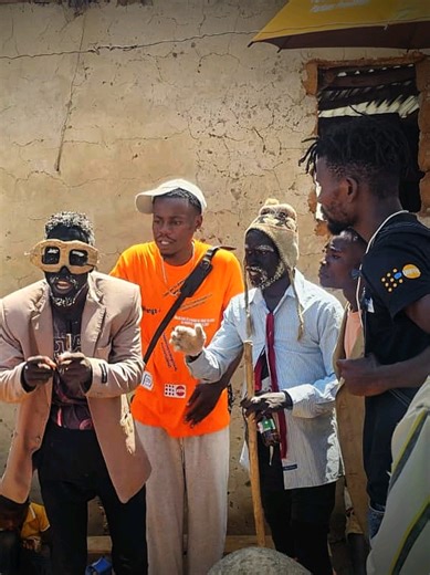 wanga , une caravane artistique au cœur des camps de réfugiés de Musenyi 1 & 2 (province de Rutana) 🌍 À travers l’art, la parole et l’action, cette campagne œuvre pour l’accès à l’information et aux services de Santé Sexuelle et Reproductive, avec un focus particulier sur les adolescents et les jeunes (SSRAJ) dans un contexte humanitaire. Portée par PSI et @unfpaburundi , Mwanga renforce la communication communautaire, informe les jeunes et met en lumière les services SSR/SSRAJ, en complémentar