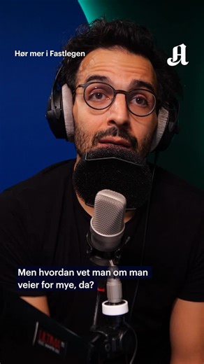 Kaveh Rashidi on Instagram: "Hvorfor er vi så ekstremt opphengt av det tallet på vekta? Vekten din sier overraskende lite om helsa di, og enda mindre om hvor sunn livsstil du har. Konsekvensen av å veie seg hyppig, som jeg ser som lege, er stressa pasienter. Kanskje tallet ikke gir den gevinsten man har forventa. Og strengt tatt kan man fint gå ned i vekt og være ekstremt usunn. I tillegg bidrar det til å forsterke et dårlig selvbilde, fordi man måler egen verdi etter et tall fremfor hva man fak