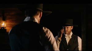 Rauchende Colts: Luke Hemsworth als Wild-West-Legende im ersten Trailer zu "Hickok" | Moviebreak.de