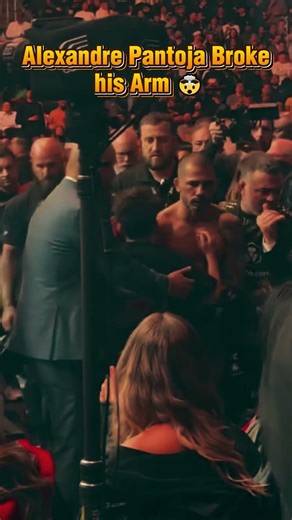 Alexandre Pantoja Suffers Brutal Arm Injury at UFC 323😳#alexandrepantoja #ufc323 #mma #combatsports