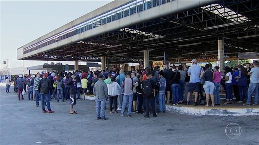 Sem combustível, muitos ônibus não circularam em várias cidades do país