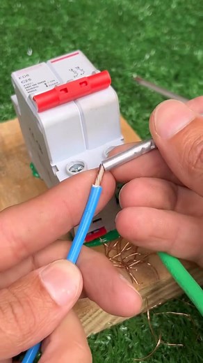 The rivet trick that upgrades your breaker A simple method that locks any wire in place. #USA #WiringHack #WorkshopFix | Tool Titans