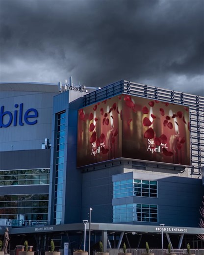 EVERYBODY SCREAM! 🥀✨ Florence The Machine is coming to Xfinity Mobile Arena on Saturday, April 25! With special guest SOFIA ISELLA. Sign up for the Presale. 🔗: florenceandthemachine.net/tour | Xfinity Mobile Arena