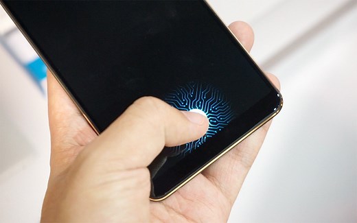 搞机零距离：全球首款屏下指纹量产机！vivo X20 Plus屏幕指纹版上手体验