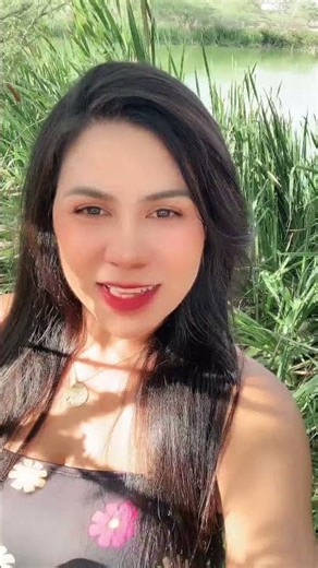 Hey bro, you know who has two brunettes in love with you?