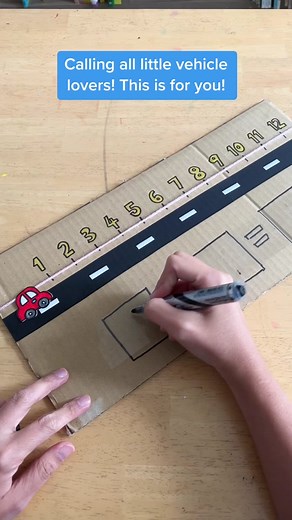 This is the cutest Number Line Car learning toy for your little car lovers! Move the car along the number and learn counting and addition. . 👉🏻 Recommended for 3 to 6yo 👉🏻 For 2 to 4yo, call out a number and have your child ‘drive’ the car to the number. 👉🏻 For 5 to 6yo, write simple addition problems and have your child move the car according to the math problem. To add more challenge, toss 2 dice and have your child add up the two numbers using the Number Line Car. . ⭐️ Love this idea? F