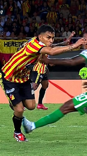 🔴 ¡JUAN MANUEL ZAPATA EXPULSADO EN NACIONAL! Fuerte entrada del volante ante Juan David Ríos y el 'Verdolaga' se queda con 10 tras el llamado del VAR. #LALIGAxWIN 🟢⚽🔥 | Win Sports