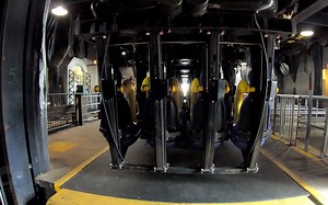 【4K60帧】第一视角：蝙蝠侠(Batman The Ride)过山车|六旗大冒险游乐园|CoasterForce