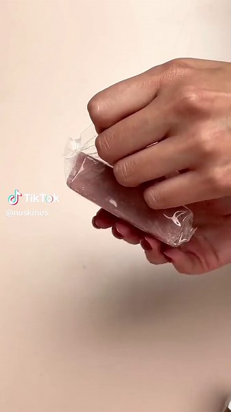 3 reasons to love our Epoch® Polishing Bar: 💖 Gently polishes skin leaving it fresh, clean and smooth 💖 Removes dirt, excess oil and other impurities without the use of soap 💖 Features Glacial Marine Mud to help condition skin #Epoch #PolishingBar #polishing #NuSkin