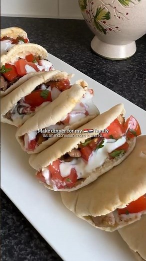 Pita Bread with Chicken and Mushrooms