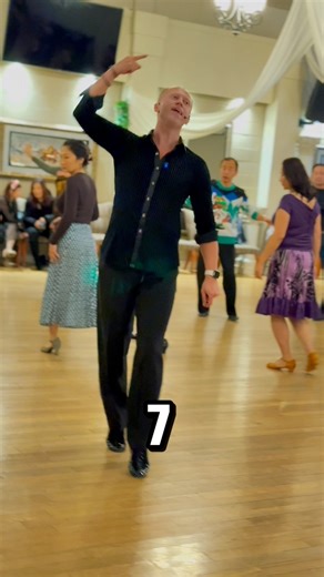 Head Weight Technique for Ladies in Hover Cross in Slow Foxtrot. Head weight is not decoration — it’s technique. In Slow Foxtrot, especially in Hover Cross, correct head weight allows the body to stay balanced, elastic, and connected to your partner. Small details create effortless elegance ✨ Save this for your Foxtrot practice. #SlowFoxtrot #HoverCross #BallroomTechnique #LadiesTechnique #HeadWeight #BallroomDancing #FoxtrotLadies #DanceEducation #BallroomTips #ElegantMovement #DanceReels #Ball