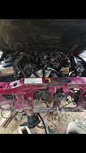 Reparando un Ford Explorer 2003 con creatividad