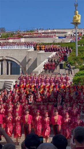 Armenian Folk Dances at the Cascade Complex in Yerevan