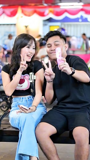 Toy cellphone selfie | Lian Entertainment