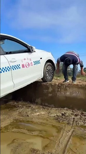 A Series Of Actions As Fierce As A Tiger, But The Experienced Driver Crashed #automobile #funny