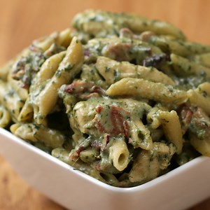 One-Pot Chicken Spinach Bacon Alfredo Recipe by Tasty