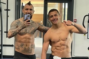 Alexis Sanchez and Arturo Vidal reveal incredible ripped physiques in gym