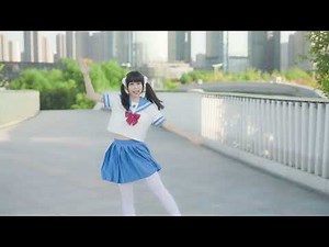 Chinese girls in white pantyhose dance 每天一遍，烦恼再见！白丝妹路边可爱舞蹈